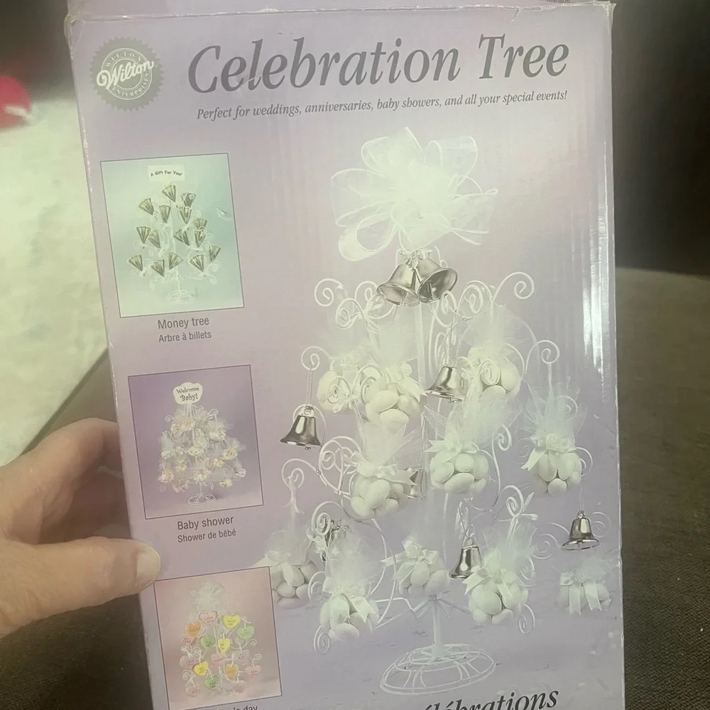 Wilton Celebration Tree - Elegant White Decoration